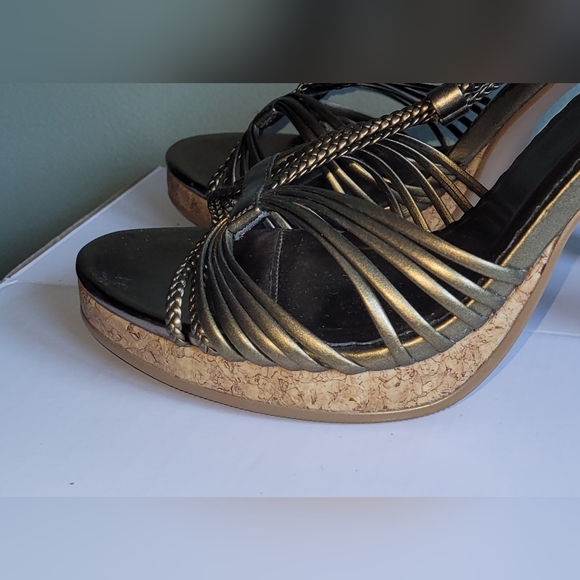Trendzone Platform Heels Antique Gold Fancy Strappy Shoes. Size US 6 - Picture 4 of 11